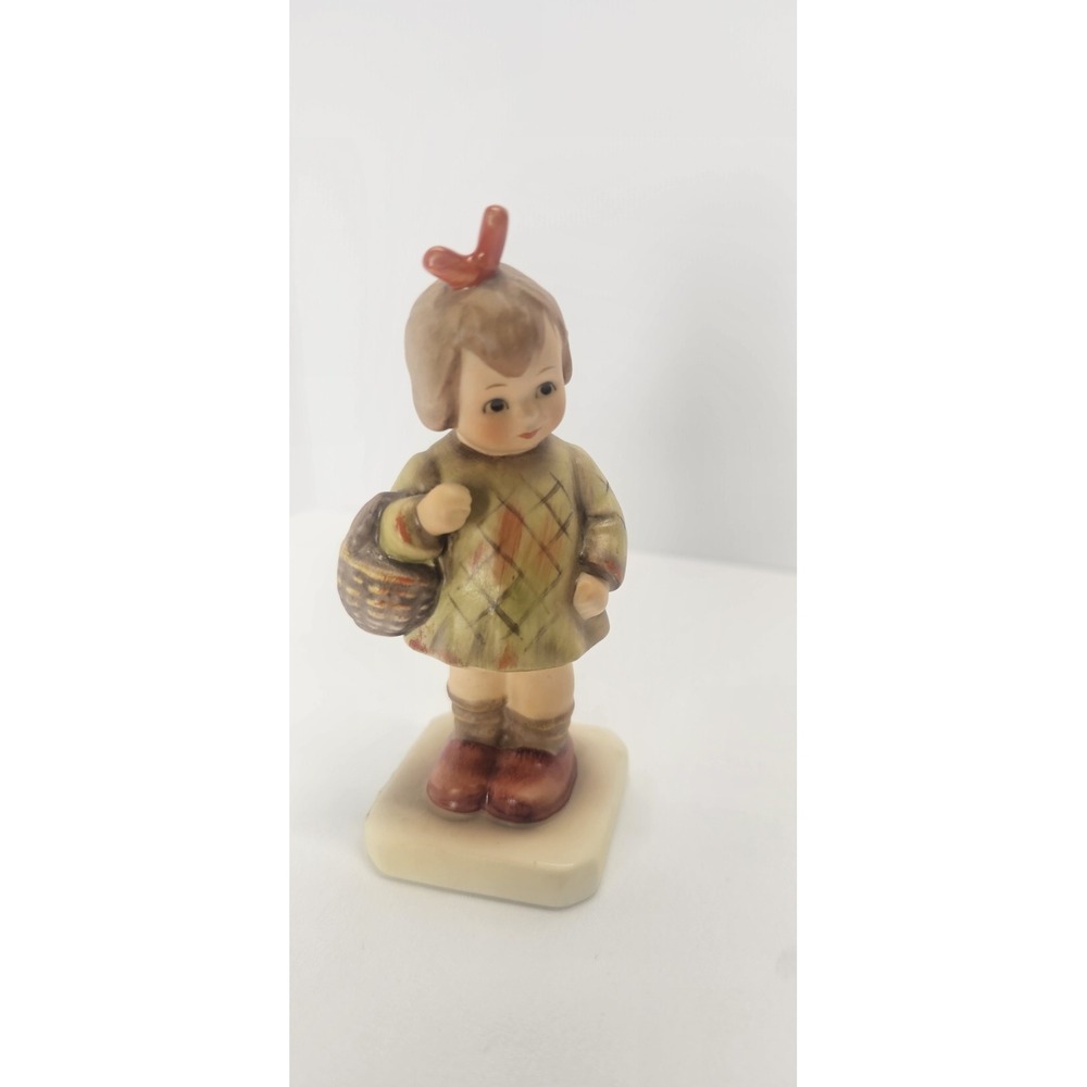 Goebel Hummel I Bought You a Gift #479 TMK 6 Club Figurine 1989 Germany 3.5"